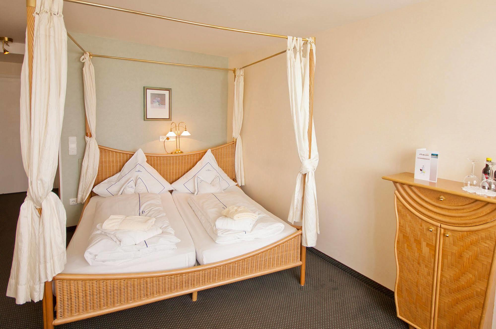 Hotel Seeschloesschen Ховахт Экстерьер фото