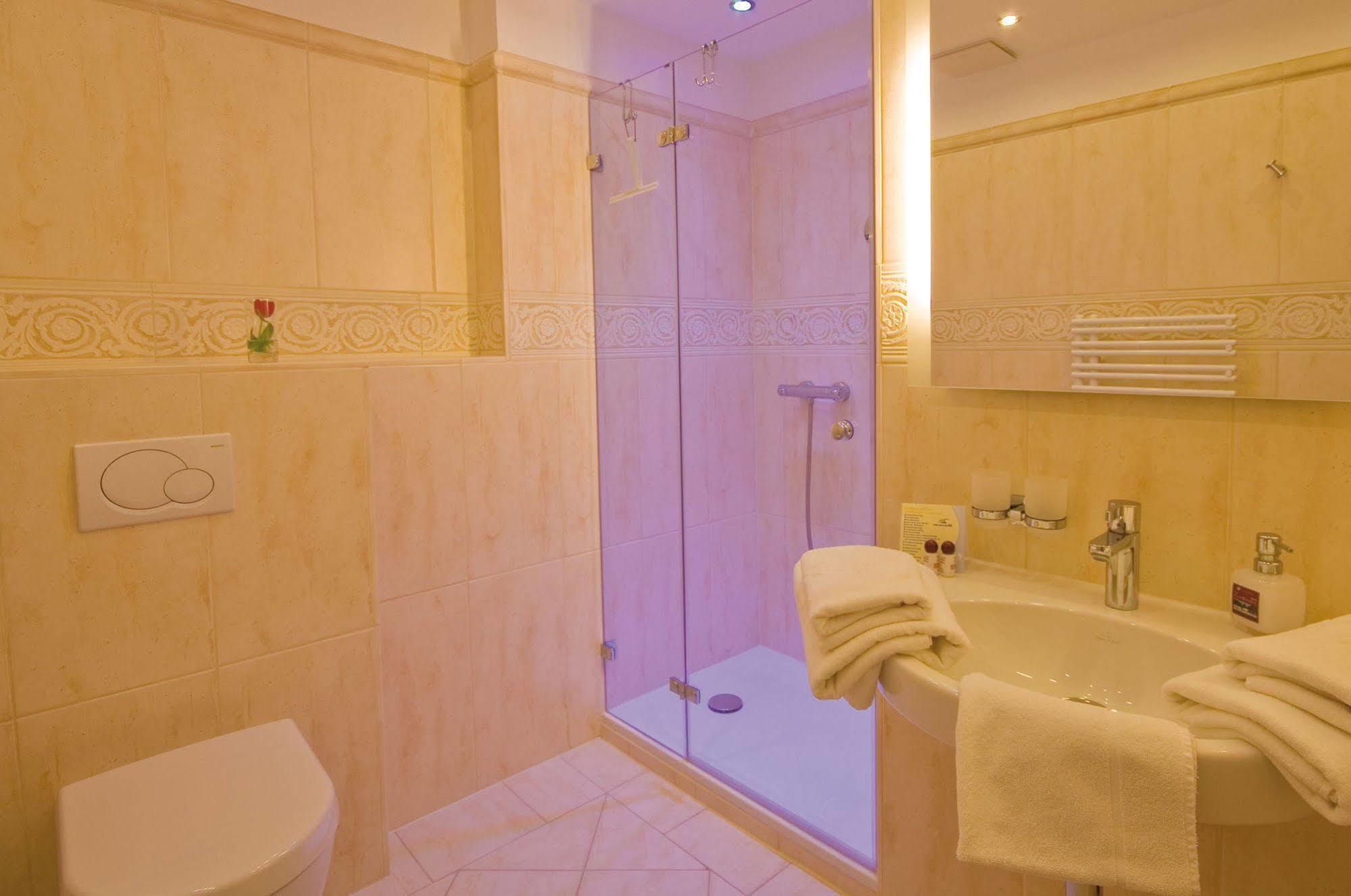 Hotel Seeschloesschen Ховахт Экстерьер фото