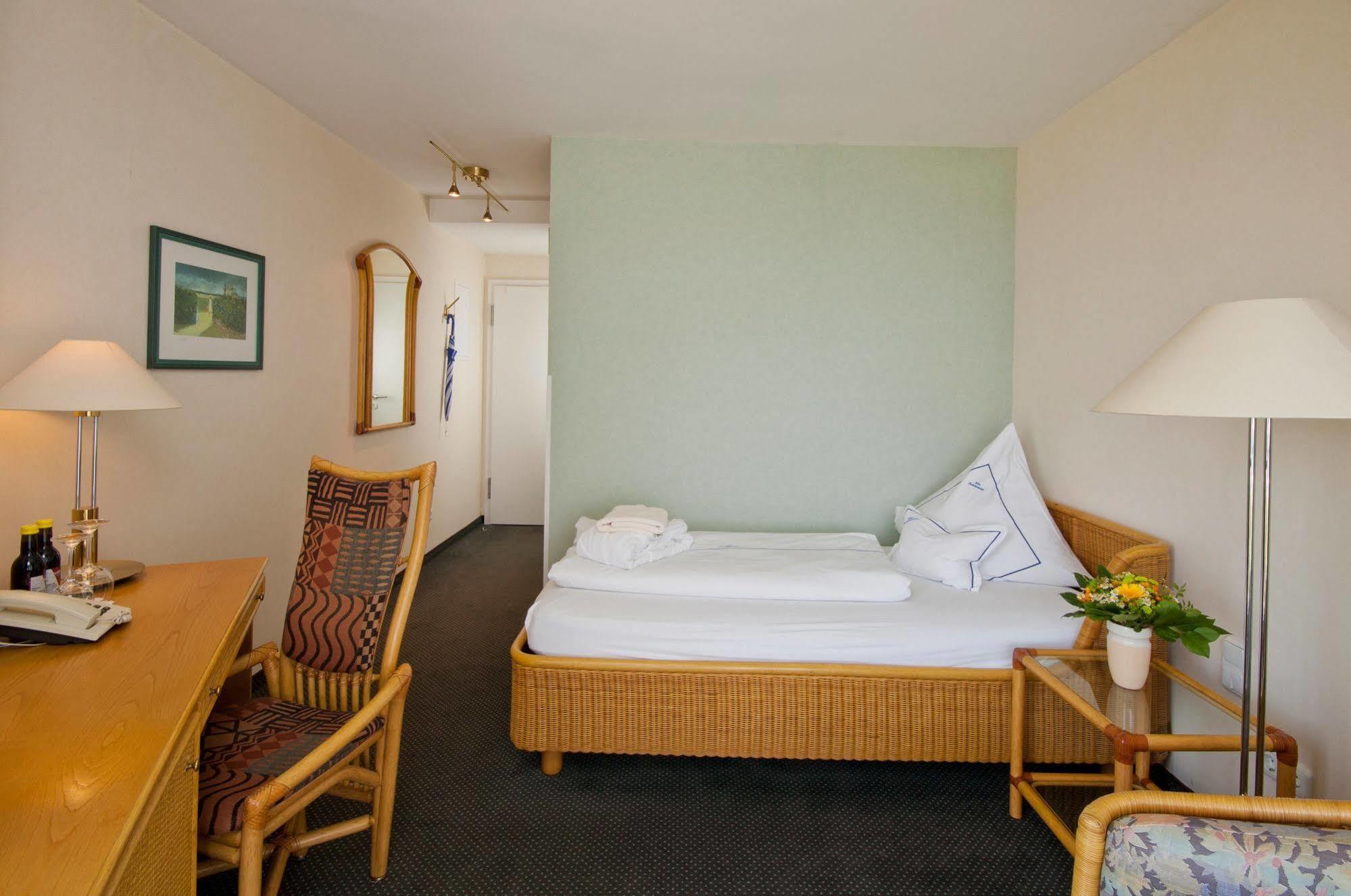 Hotel Seeschloesschen Ховахт Экстерьер фото